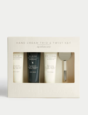 marksandspencer_XMAS2023_GIFTSHOP_T20_0636_Apothecary darkoca sada CALM SLEEP RESTORE_pletovy valecek a trio kremu na ruce_499Kc.jpg